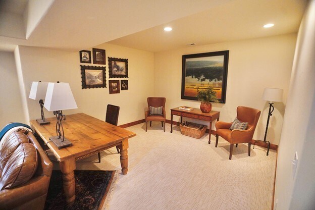 Building Photo - 10 Dakota Cir