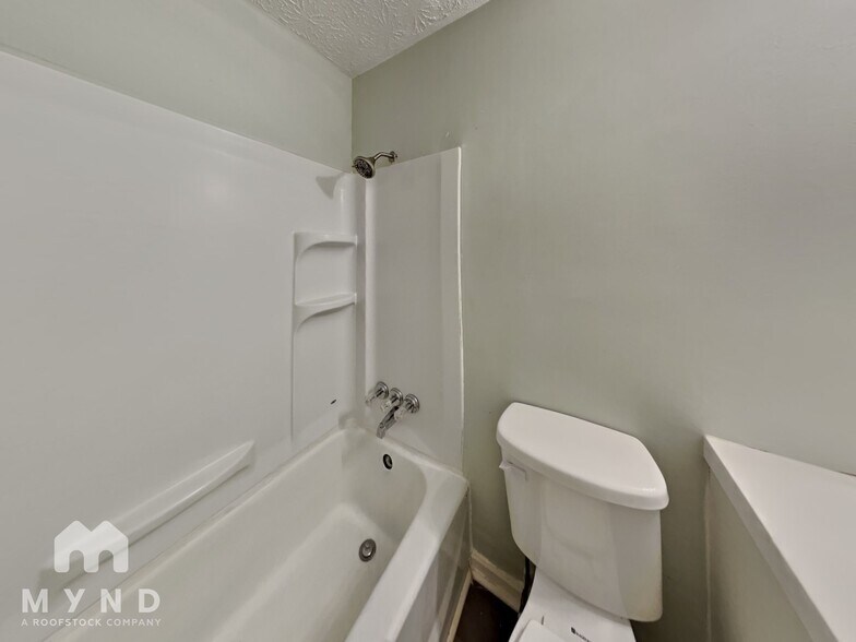 Building Photo - 5906 Pineglen Ct