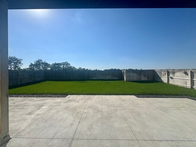 Building Photo - 5 bedroom 3 bath in SW Lincoln