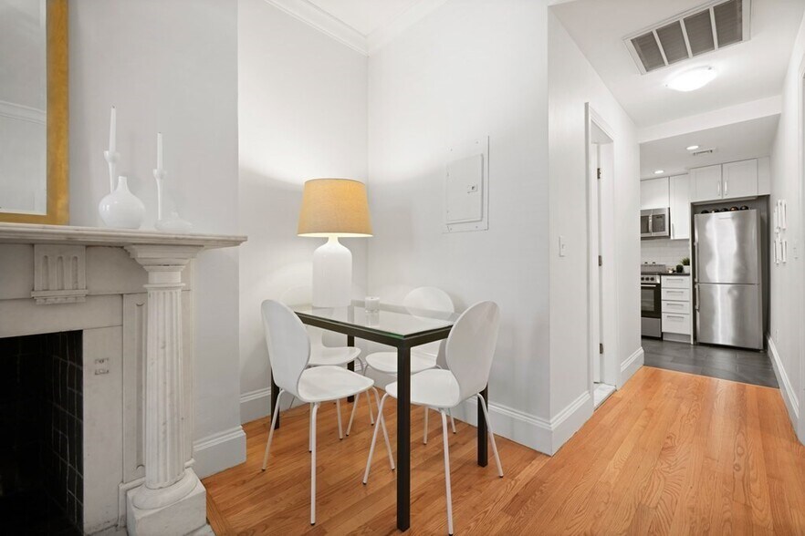 Building Photo - 35 Marlborough St