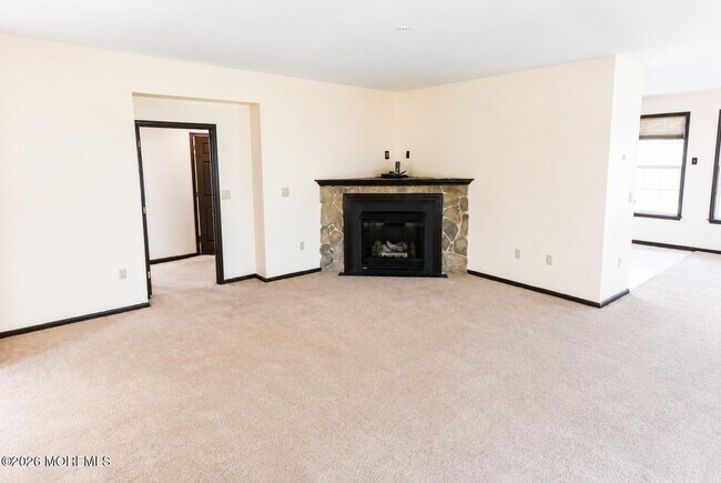 Building Photo - 526 St Andrews Pl