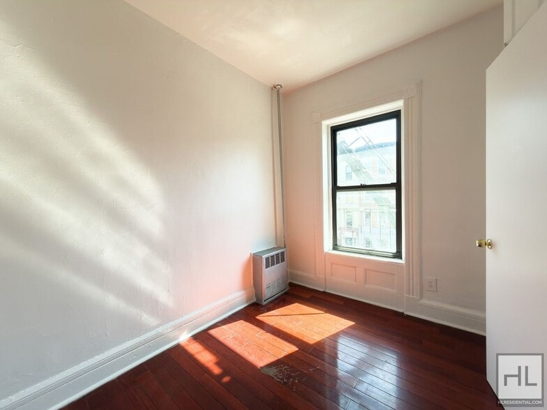 Building Photo - BEDFORD AVENUE 1-Bed / 1-Bath
