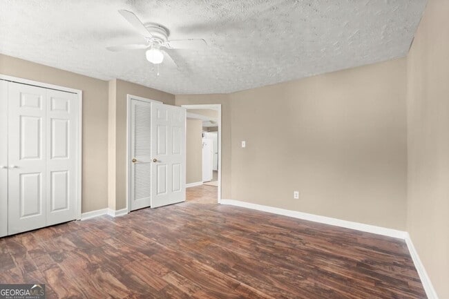 Building Photo - 16 Valleyside Dr
