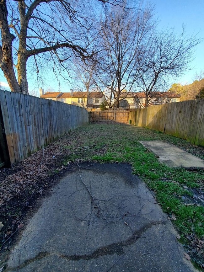 Building Photo - Two Bedroom Townhome in Churchland!