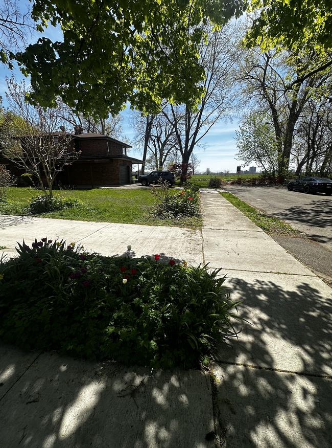 Building Photo - 182-184 Eastlawn Property