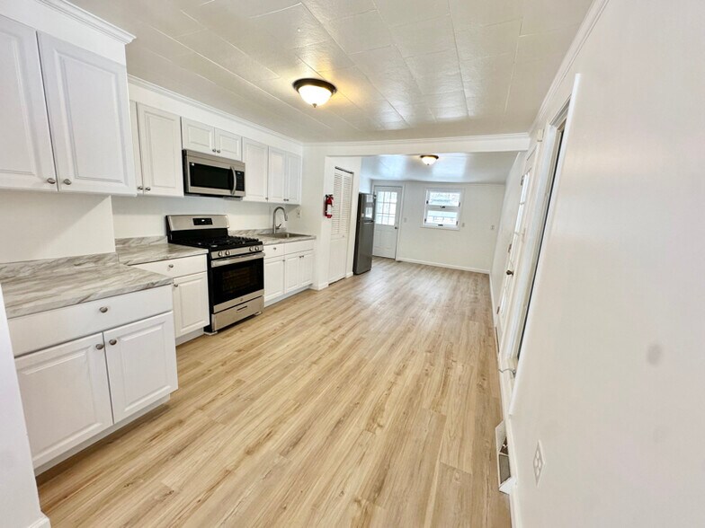 Building Photo - 114 Melini Ave