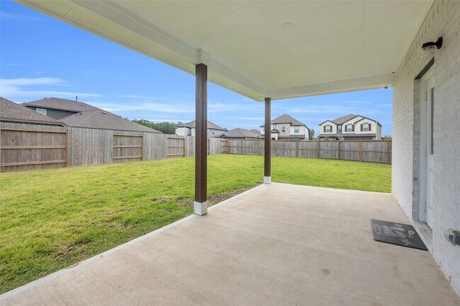 Building Photo - 15100 Crown Mnr Dr