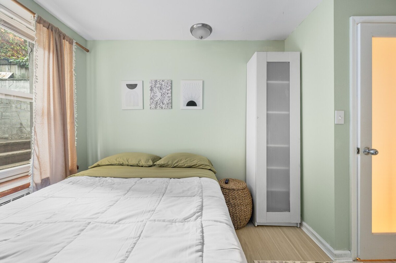 Building Photo - 252 E 33rd St