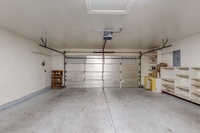 Building Photo - 2 story 4 bedroom