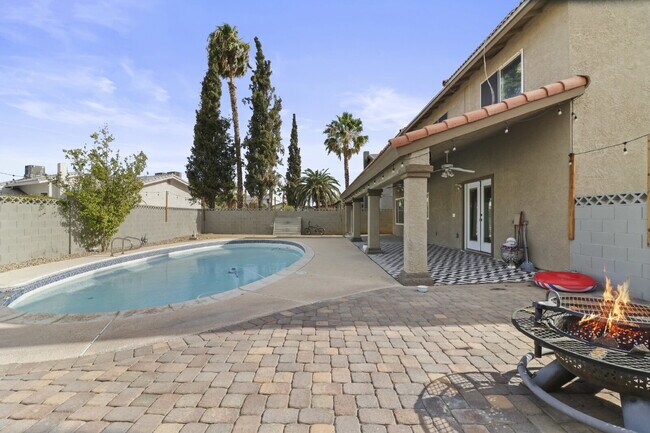 Building Photo - 2109 Verdinal Dr