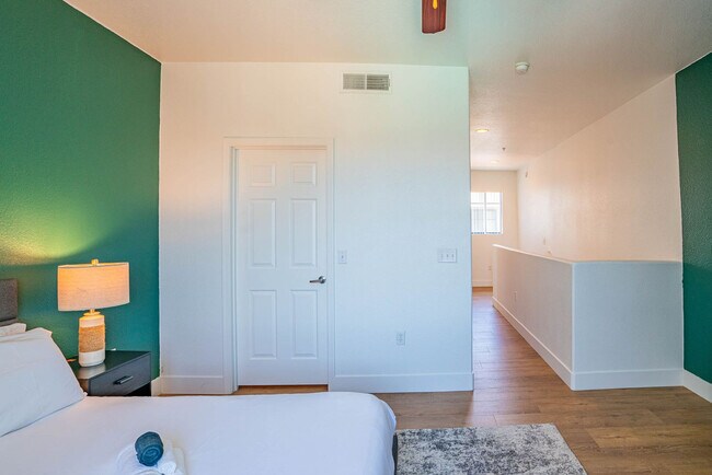 Building Photo - 6610 N 93rd Ave