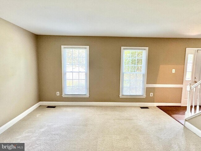 Building Photo - 15407 Skyline Dr