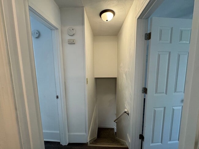 Building Photo - 2 Bedroom 1 Bathroom Duplex in Beloit, WI