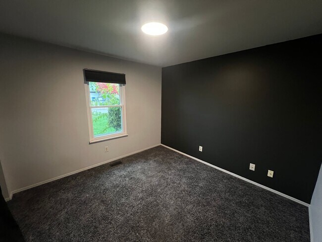 Building Photo - 8978 Gardengate Dr