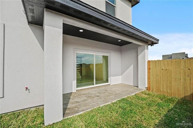 Building Photo - 17 E St