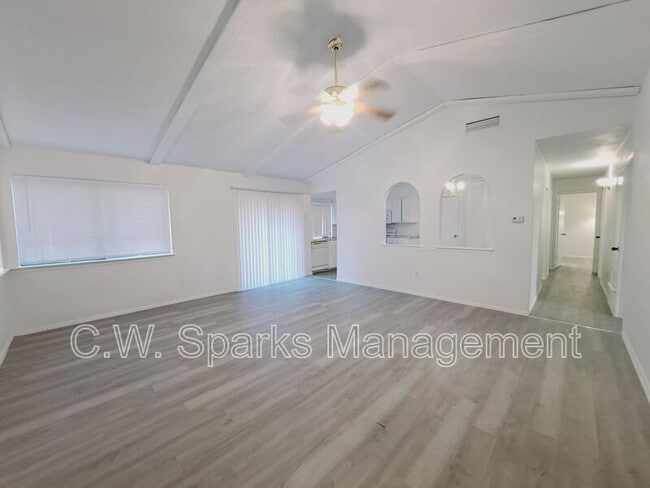 Building Photo - 3517 Hillridge Dr