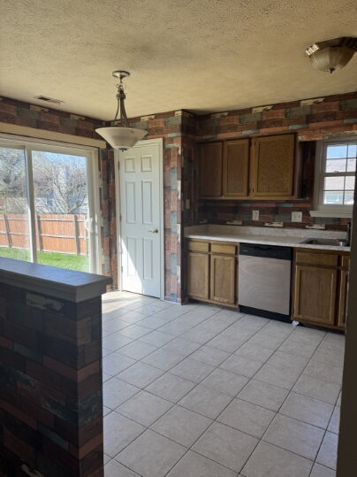 Building Photo - Charming 3-Bedroom Home with 2 Full Baths in Indianapolis – Perfect Blend of Comfort and Convenie...