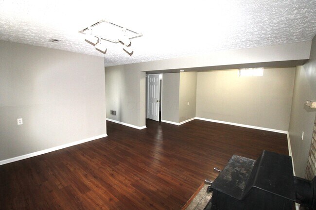 Building Photo - 2928 Landon Dr