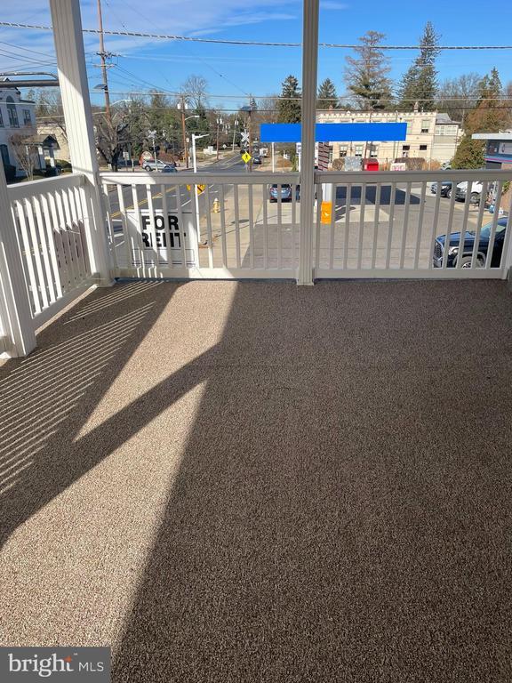 Building Photo - 221 Chester Ave