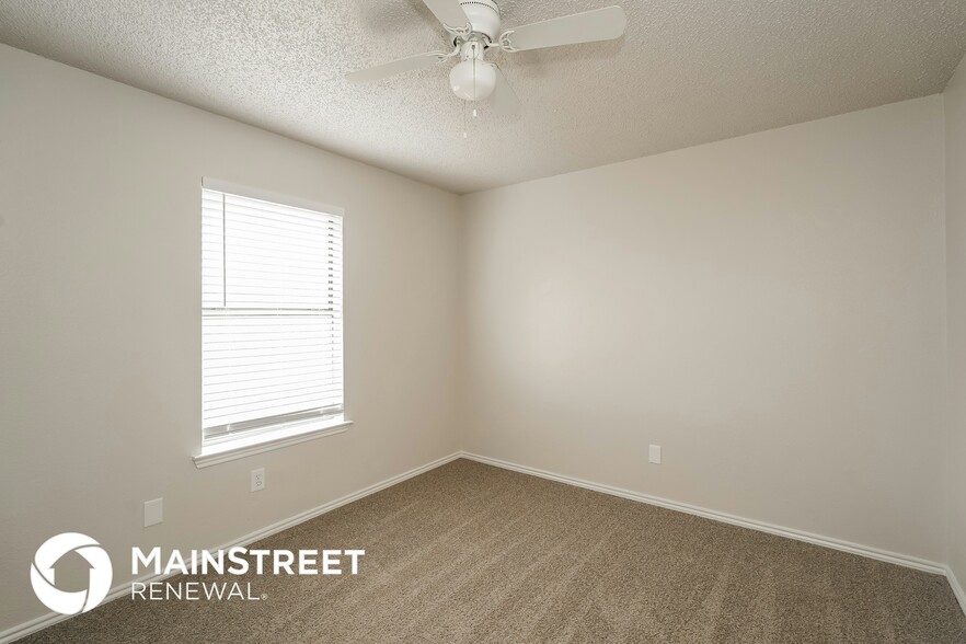 Building Photo - 1409 Hackamore St