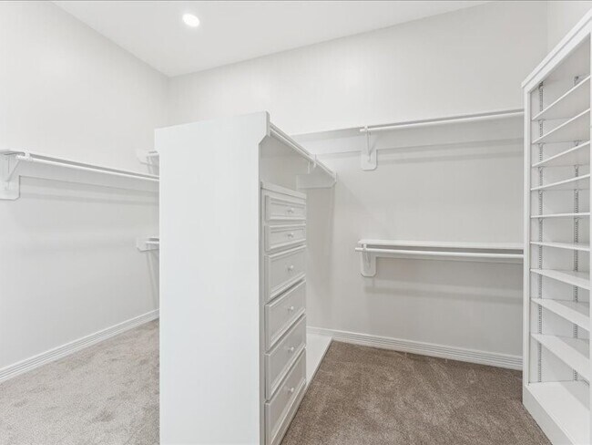 Building Photo - 11404 Island Manor St