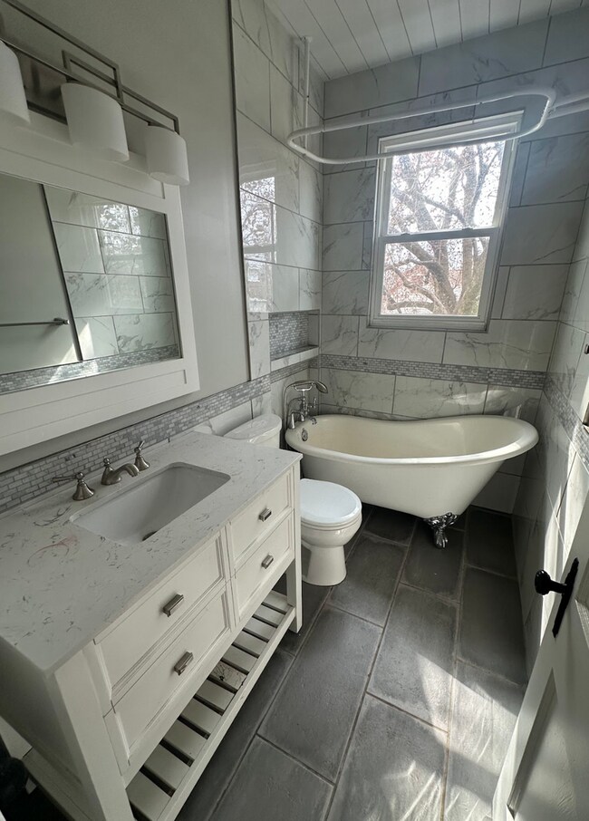 Building Photo - Stunning Historic Home - Sheffield, AL