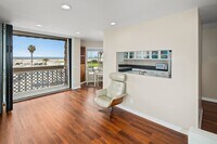 Building Photo - Stunning Ocean Beach Top Floor Corner Beac...