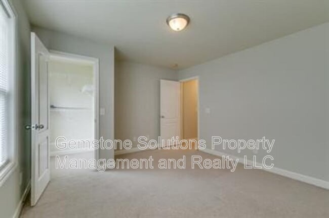 Building Photo - 6017 Chickadee Cir
