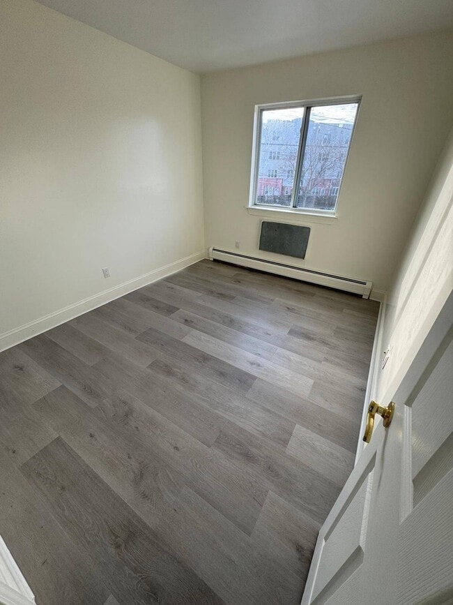 Building Photo - 103 Cove Ct