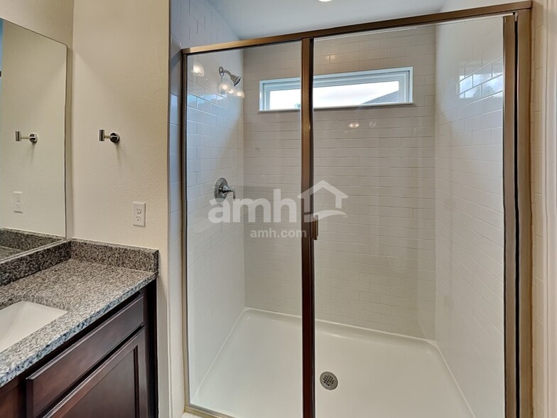 Building Photo - 329 Banyan Frst Dr