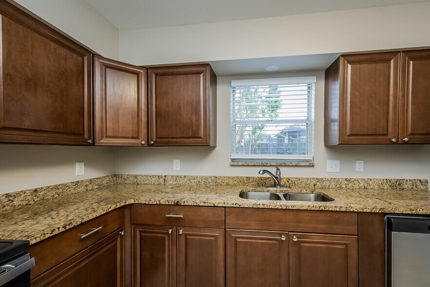 Building Photo - 2032 Tropic Bay Ct