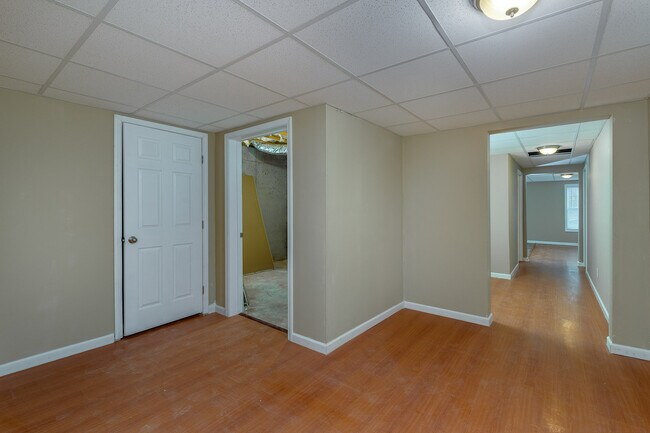 Building Photo - Huge 2 Homes in 1 with 2 full kitchens