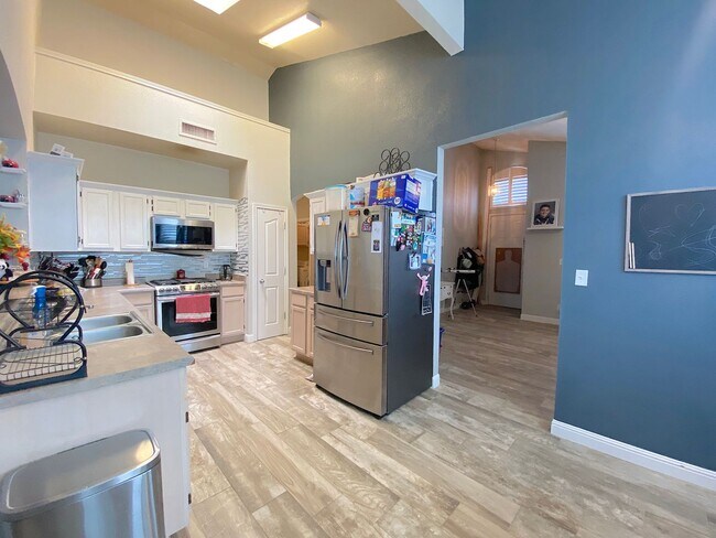 Building Photo - Northeast El Paso 3 bed with Refrig A/C and Solar Panels