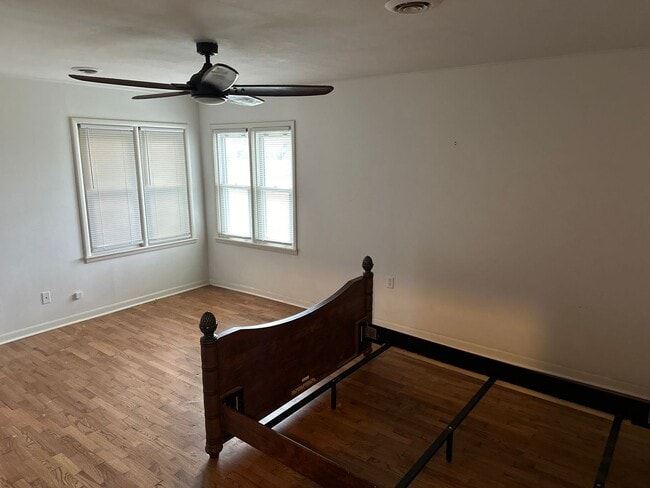 Building Photo - Available Now! 2-Bedroom, 1-Bathroom Home....