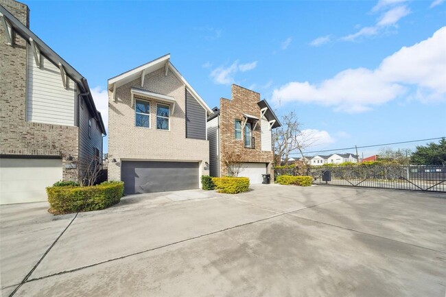 Building Photo - 4445 Whitney Oak Ln