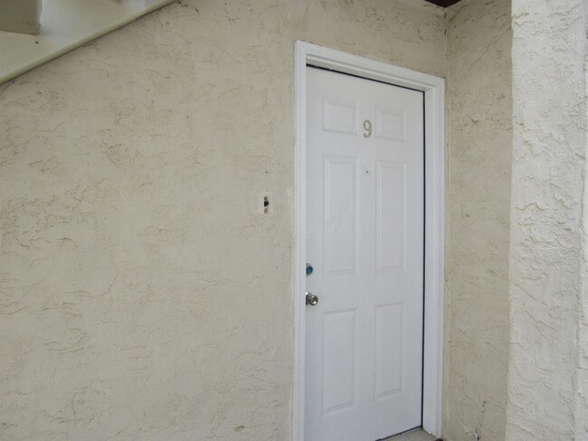 Building Photo - 104 Belaire Dr