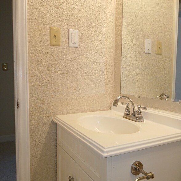 Bathroom - 1813 Bluemont Ave SW