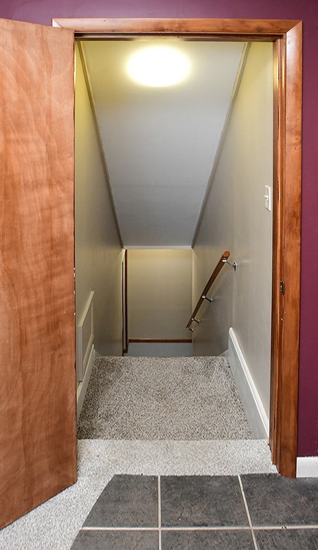 Building Photo - 705 E 9th St