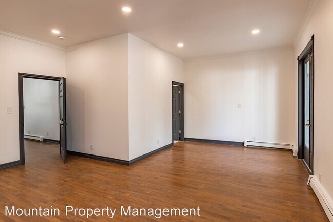 Building Photo - 10 br, 11 bath House - Employee Housing Op...