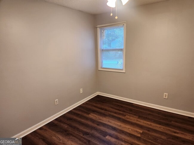 Building Photo - 4002 Hawthorne Cir