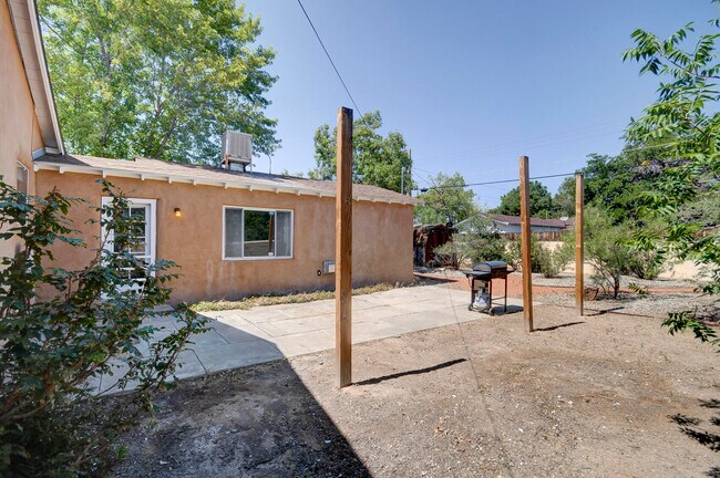 Building Photo - 3521 Smith Ave SE