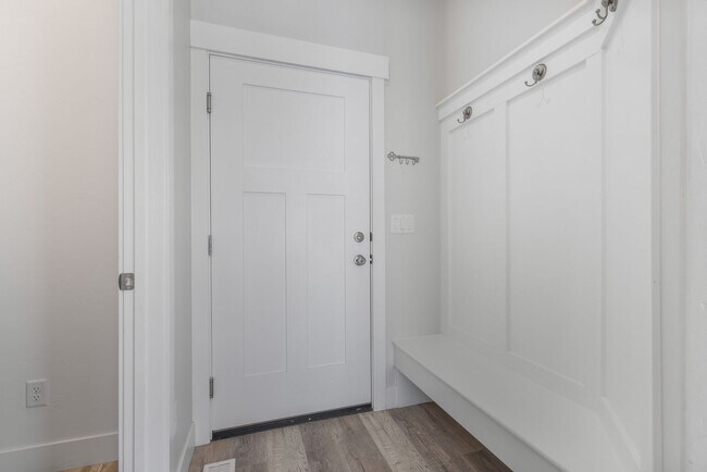 Building Photo - 3 Bed 2 Full Bath home