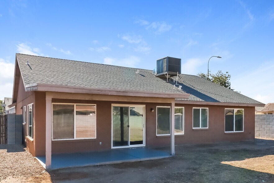 Building Photo - 10258 W Pasadena Ave