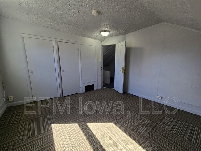 Building Photo - 1017 19th St SE