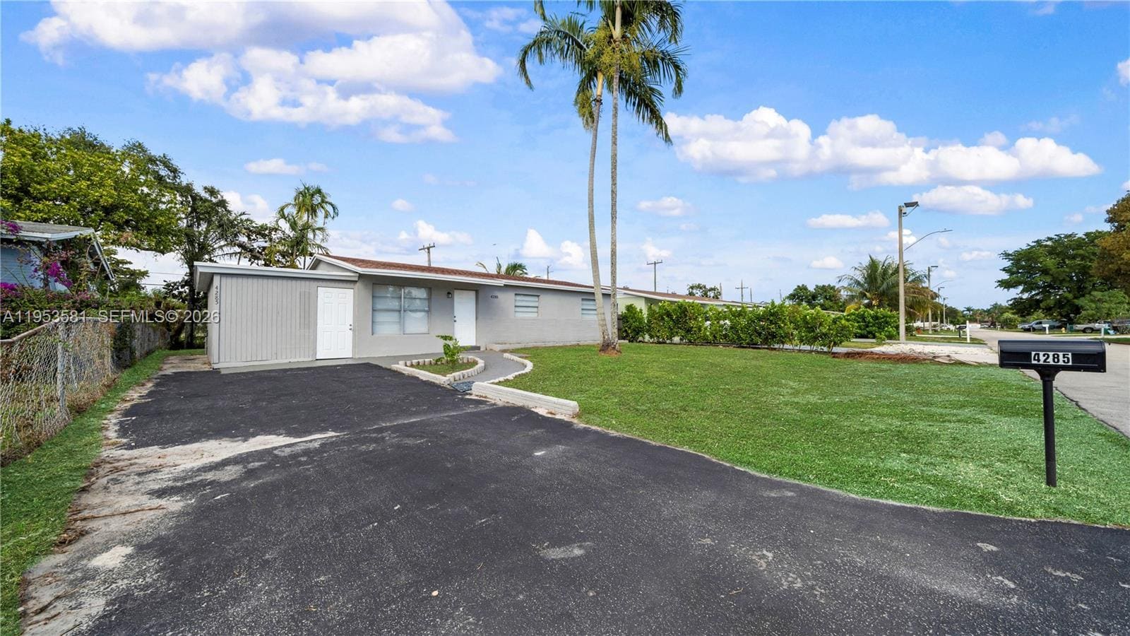 Building Photo - 4285 SW 48th Ct