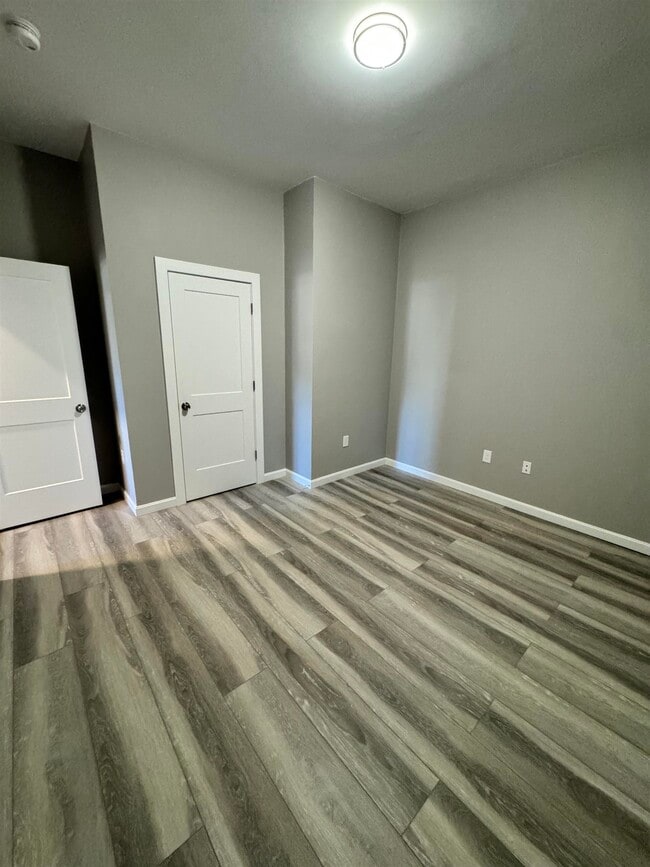 Building Photo - 45 Monarch Wy