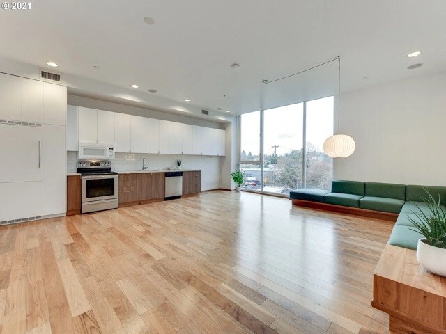 Building Photo - 2530 SE 26th Ave