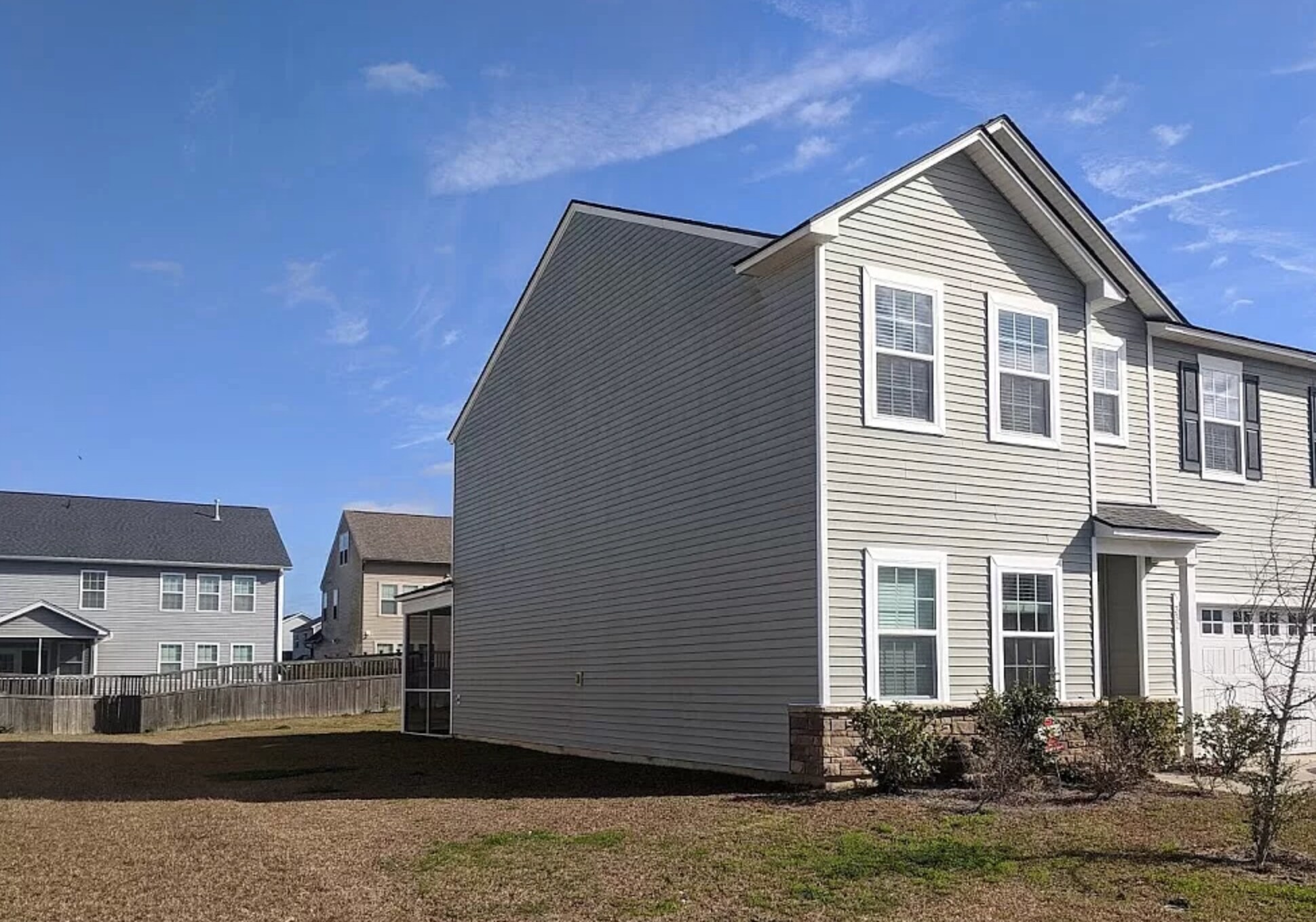 Building Photo - 332 Fox Ridge Ln