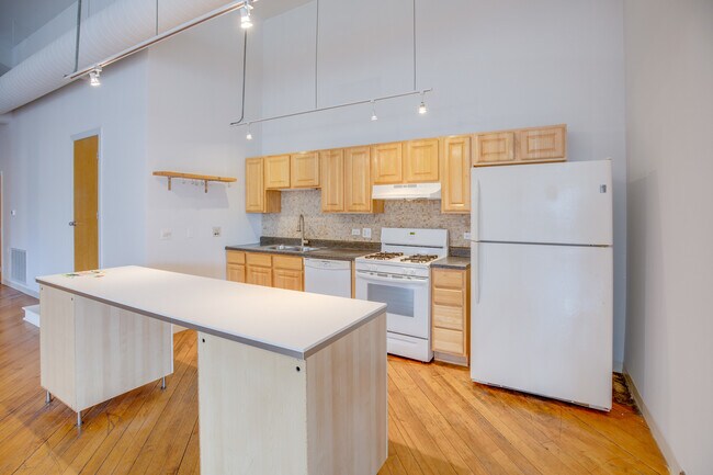 Building Photo - 1278 N Milwaukee Ave
