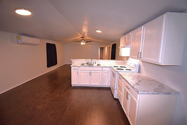 Building Photo - 6000 Spring Creek Rd